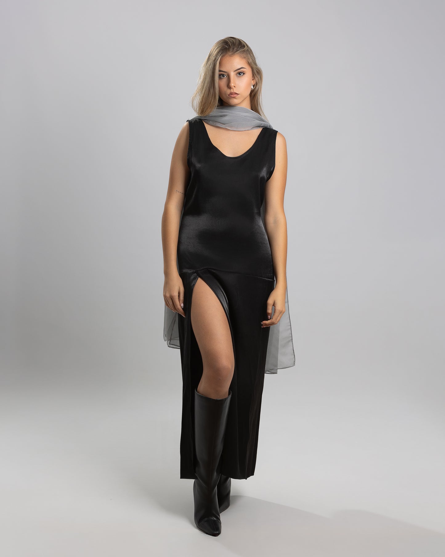 Vestido satinado negro